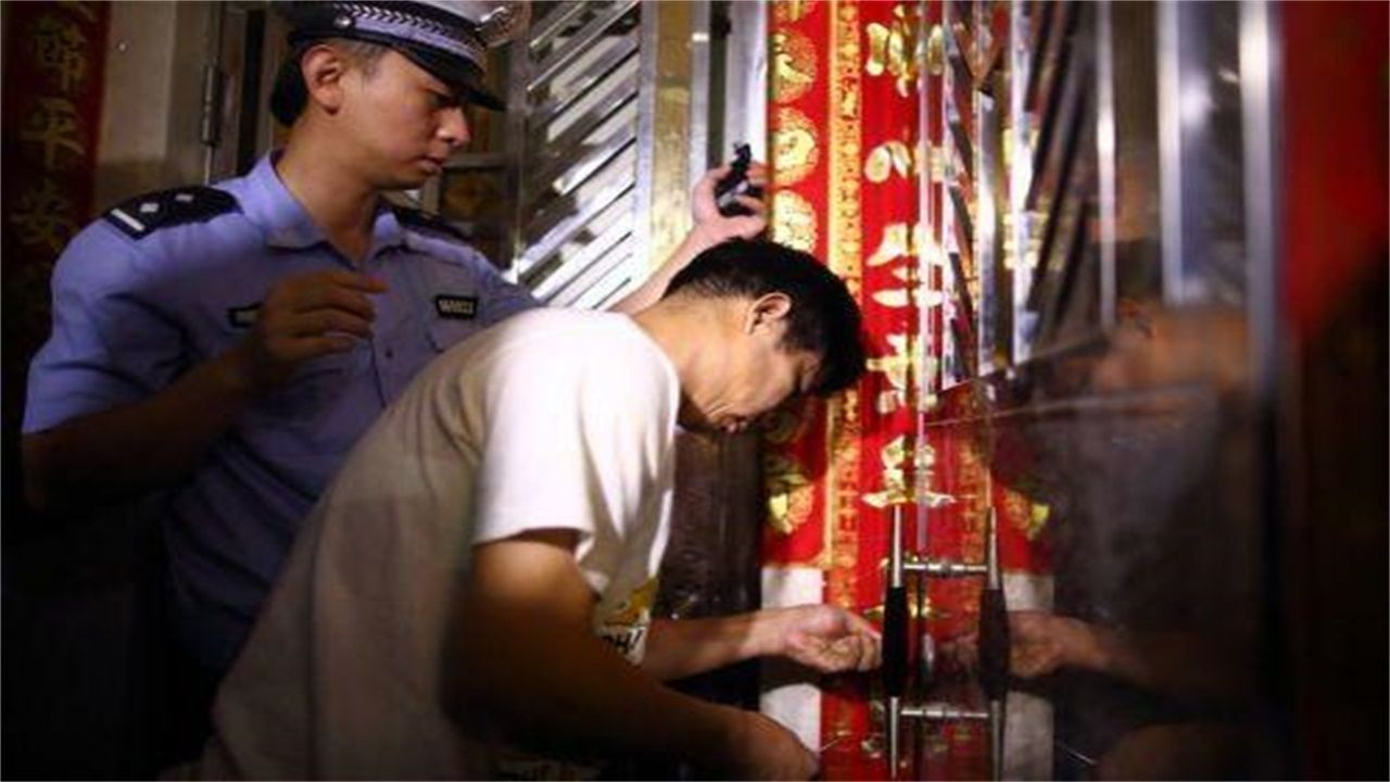 汕头请开锁师傅开了锁后，师傅为什么一般都不进门，就算主人请也不进去？